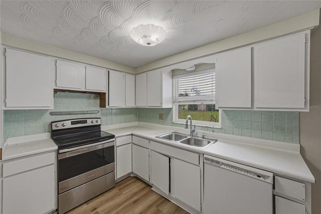 37136 MANDARIN AVENUE, Zephyrhills, FL 33541