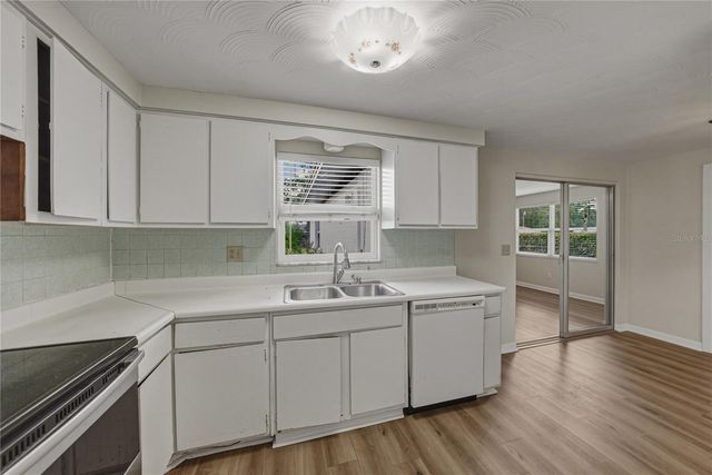 37136 MANDARIN AVENUE, Zephyrhills, FL 33541