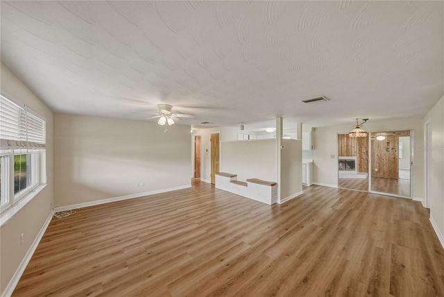 37136 MANDARIN AVENUE, Zephyrhills, FL 33541