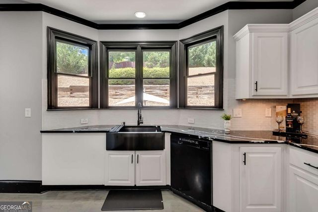 1370 Boomer Circle, Suwanee, GA 30024