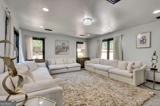1370 Boomer Circle, Suwanee, GA 30024