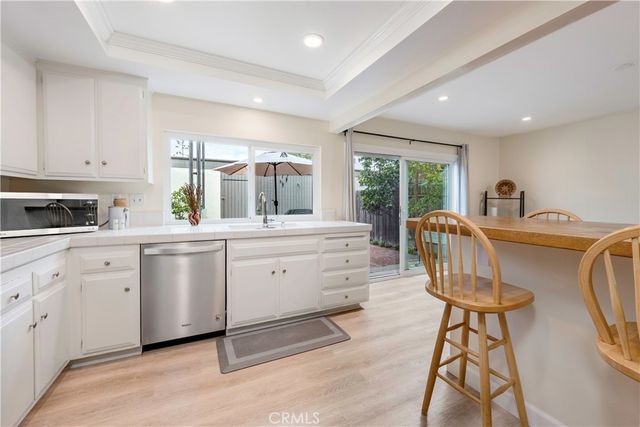 9857 Via Sonoma, Cypress, CA 90630