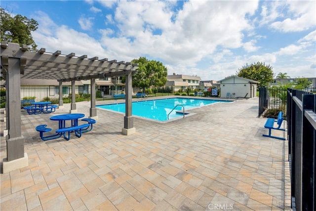 9857 Via Sonoma, Cypress, CA 90630