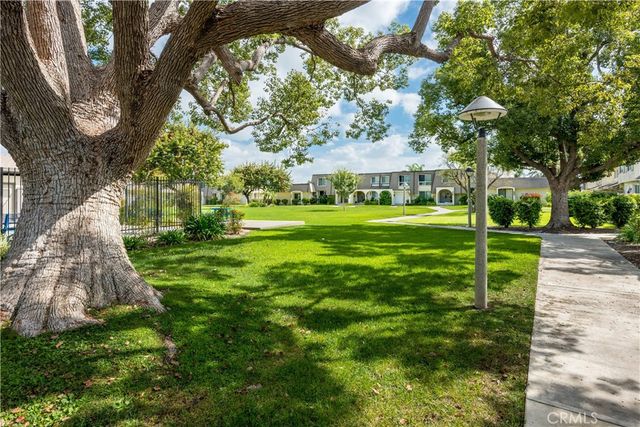 9857 Via Sonoma, Cypress, CA 90630