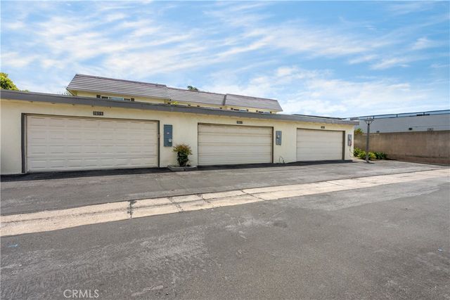 9857 Via Sonoma, Cypress, CA 90630