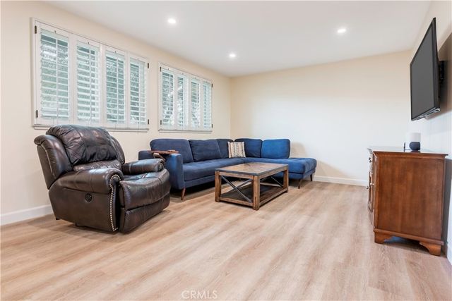 9857 Via Sonoma, Cypress, CA 90630