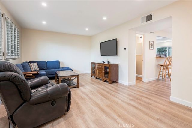 9857 Via Sonoma, Cypress, CA 90630
