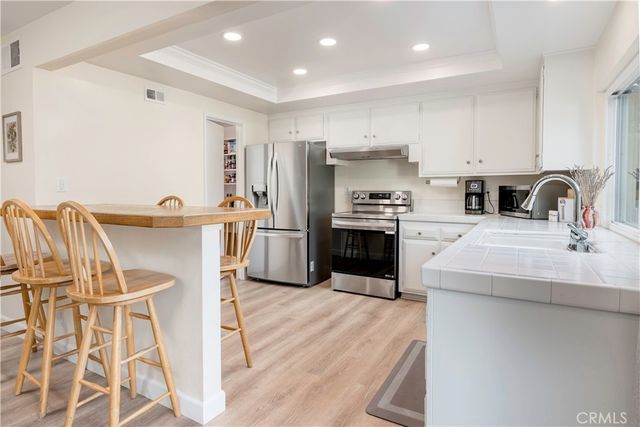9857 Via Sonoma, Cypress, CA 90630