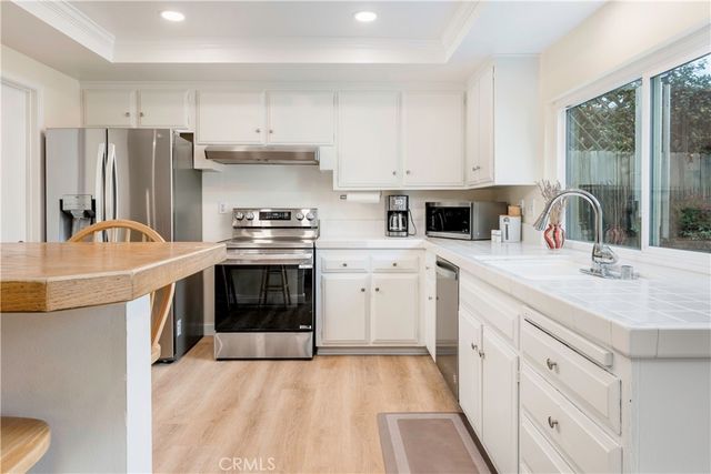 9857 Via Sonoma, Cypress, CA 90630