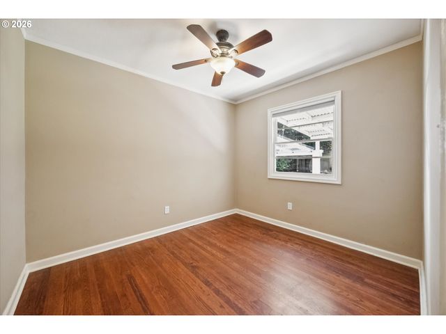 9032 Ne BROADWAY, Portland, OR 97220