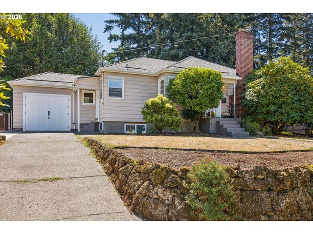 9032 Ne BROADWAY, Portland, OR 97220