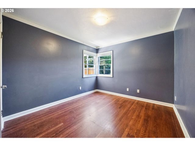 9032 Ne BROADWAY, Portland, OR 97220