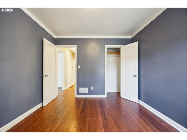 9032 Ne BROADWAY, Portland, OR 97220