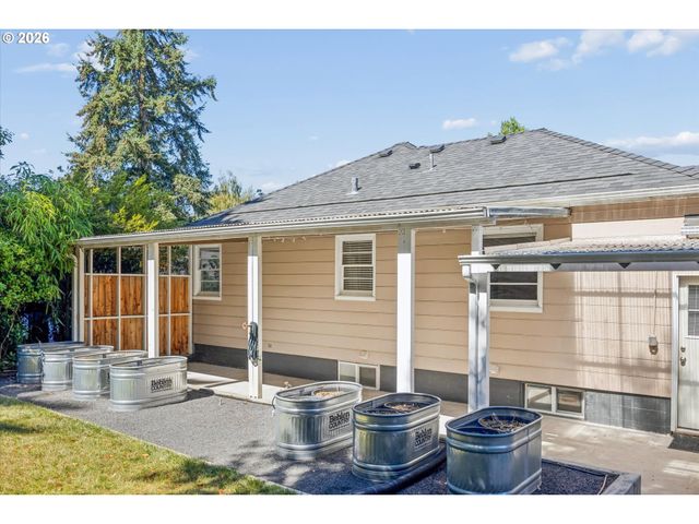 9032 Ne BROADWAY, Portland, OR 97220