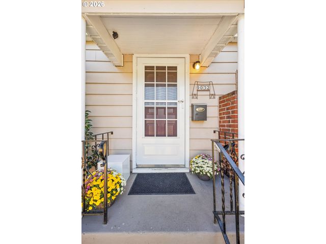 9032 Ne BROADWAY, Portland, OR 97220