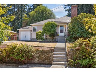 9032 Ne BROADWAY, Portland, OR 97220