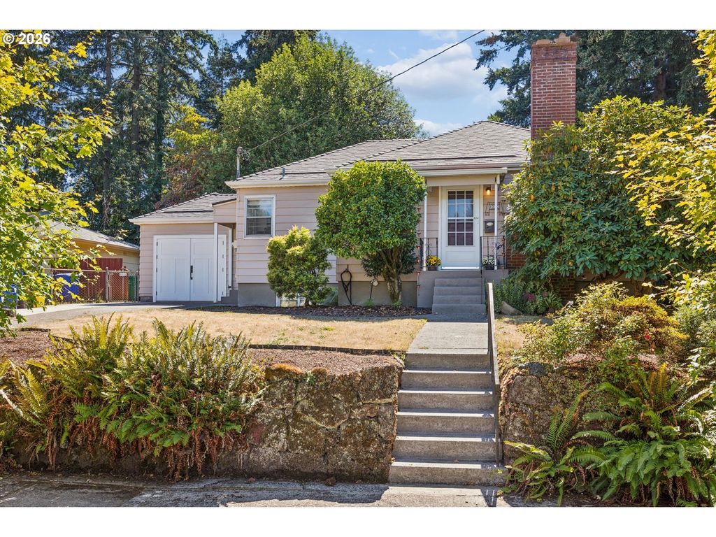 9032 Ne BROADWAY, Portland, OR 97220