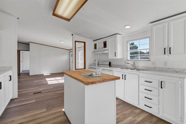 4504 E Kenwood Court, Granbury, TX 76049