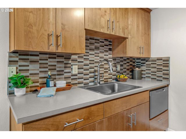 3541 Se YAMHILL St, Portland, OR 97214