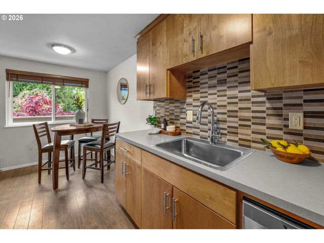 3541 Se YAMHILL St, Portland, OR 97214