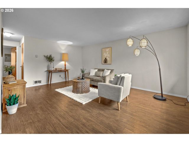 3541 Se YAMHILL St, Portland, OR 97214