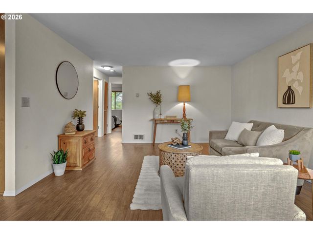 3541 Se YAMHILL St, Portland, OR 97214