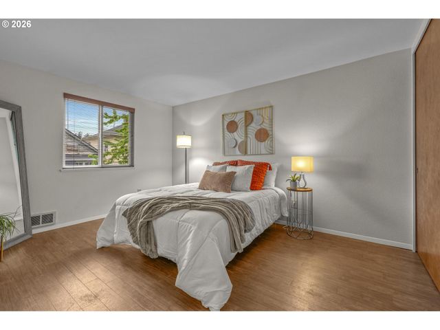 3541 Se YAMHILL St, Portland, OR 97214