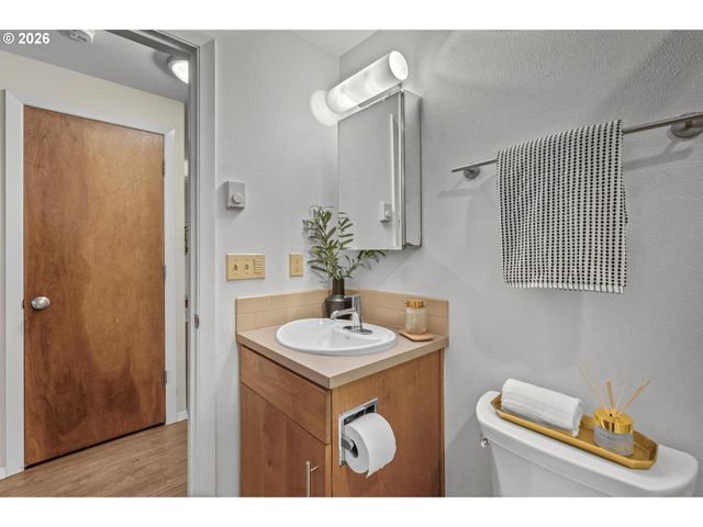 3541 Se YAMHILL St, Portland, OR 97214