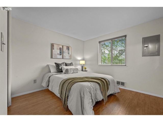 3541 Se YAMHILL St, Portland, OR 97214