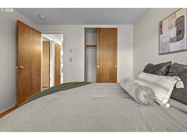 3541 Se YAMHILL St, Portland, OR 97214