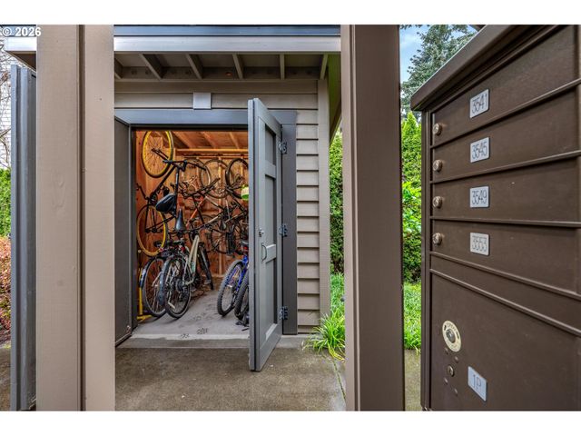 3541 Se YAMHILL St, Portland, OR 97214