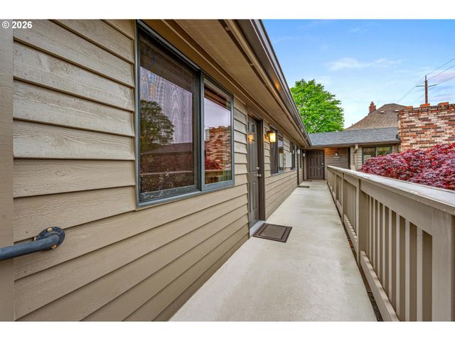 3541 Se YAMHILL St, Portland, OR 97214