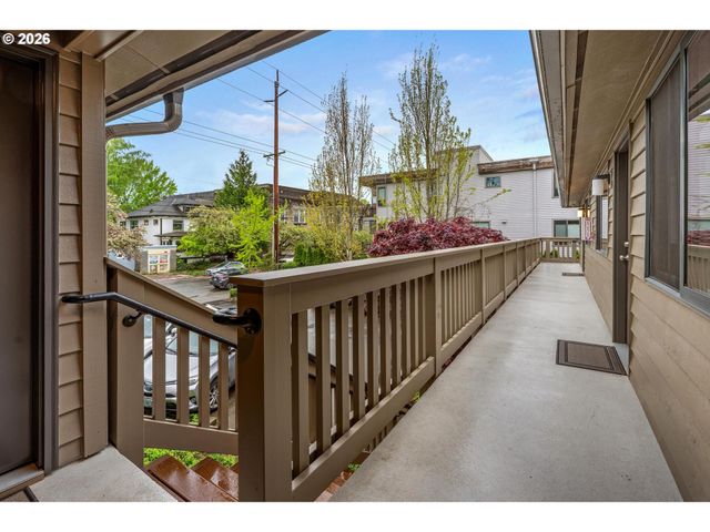 3541 Se YAMHILL St, Portland, OR 97214