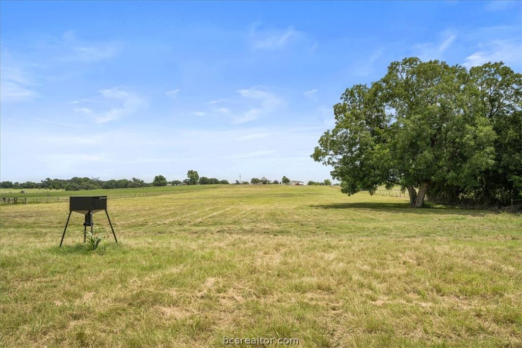 8233 Quebe Road, Brenham, TX 77833 — photo 3