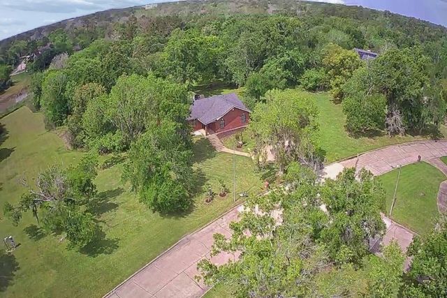 5366 Appleblossom Lane, Friendswood, TX 77546