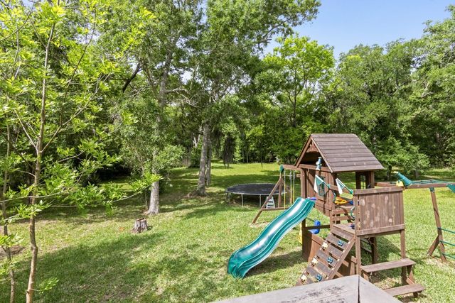 5366 Appleblossom Lane, Friendswood, TX 77546