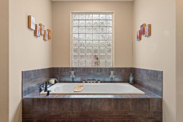 20117 Moon Dance LN, Spicewood, TX 78669