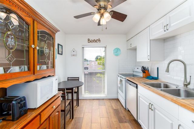 7209 COQUINA WAY 4, St Pete Beach, FL 33706