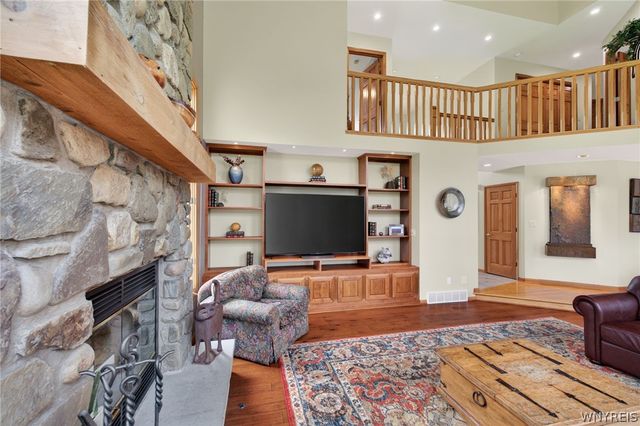 270 Woodstream Drive, Grand Island, NY 14072