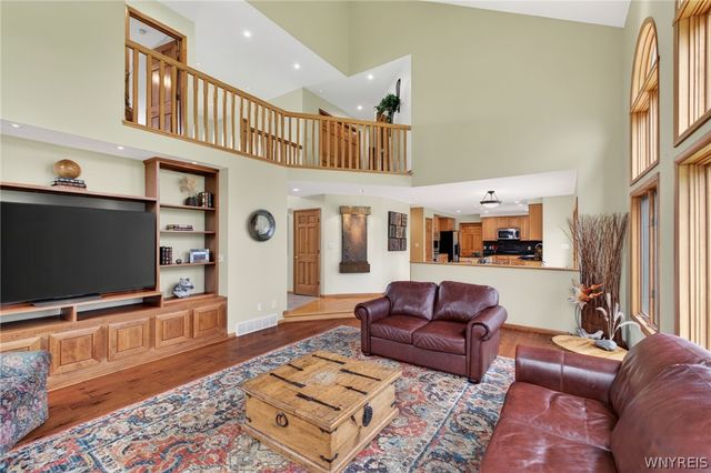 270 Woodstream Drive, Grand Island, NY 14072