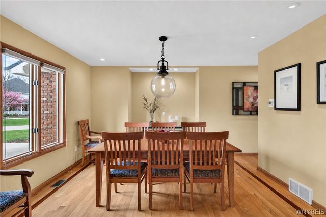 270 Woodstream Drive, Grand Island, NY 14072