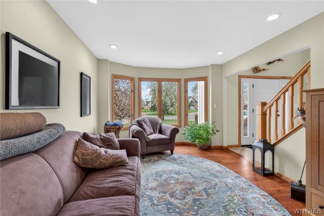 270 Woodstream Drive, Grand Island, NY 14072