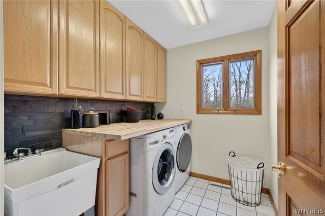 270 Woodstream Drive, Grand Island, NY 14072