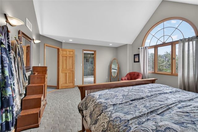 270 Woodstream Drive, Grand Island, NY 14072