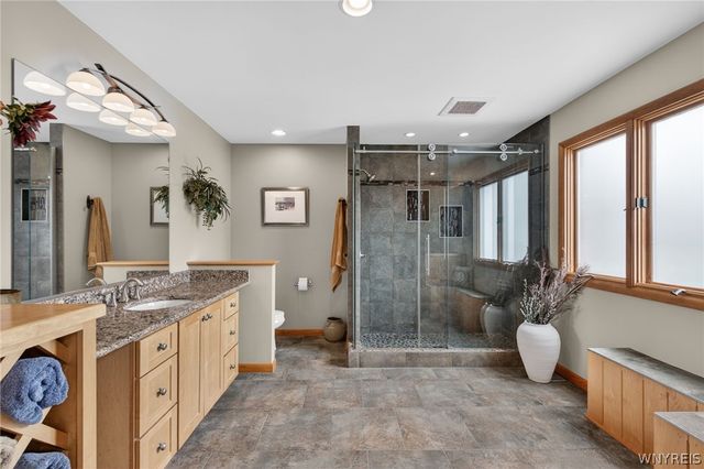 270 Woodstream Drive, Grand Island, NY 14072