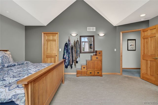 270 Woodstream Drive, Grand Island, NY 14072