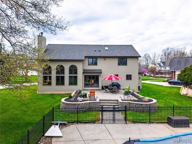 270 Woodstream Drive, Grand Island, NY 14072