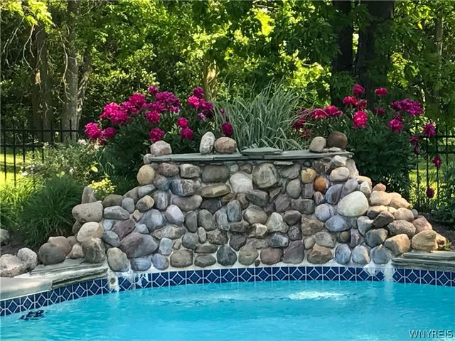 270 Woodstream Drive, Grand Island, NY 14072