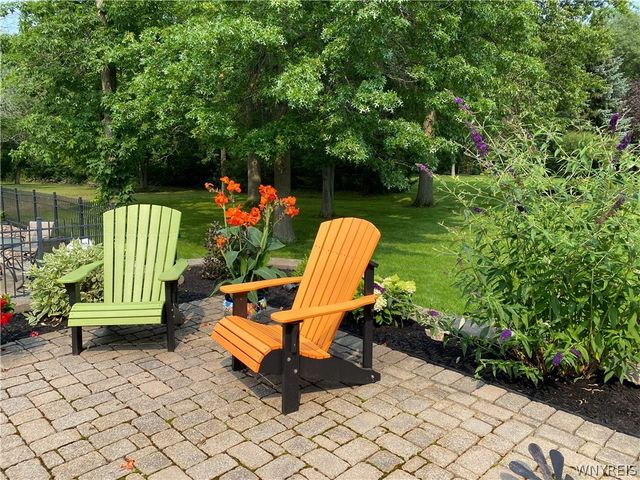 270 Woodstream Drive, Grand Island, NY 14072