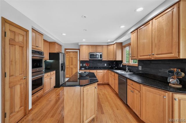 270 Woodstream Drive, Grand Island, NY 14072